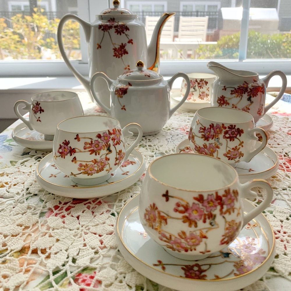 Tea set China collections Hand painted with Gold and flowers Vintage